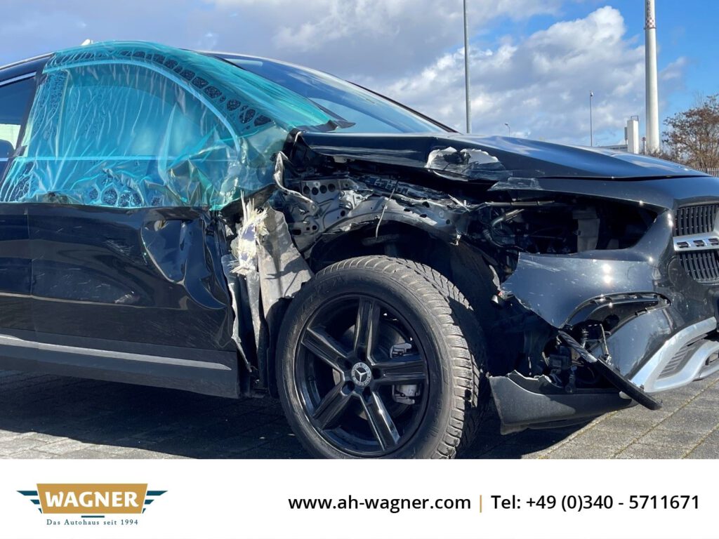 Mercedes-Benz GLA 180 LED Navi Sitzheizung Frontschaden